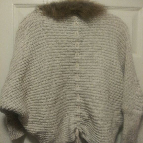 Fur Trim Cropped Cardigan Sweater - Picture 4 of 5